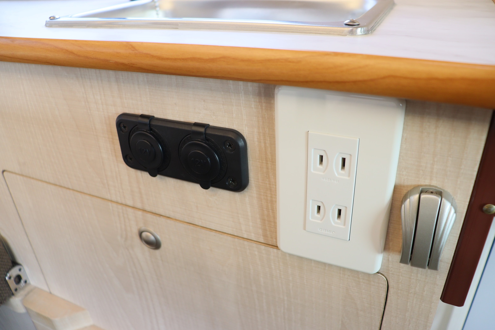 キャンピングカー軽キャンパー