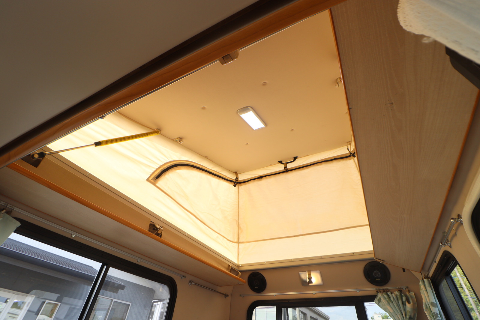 キャンピングカー軽キャンパー