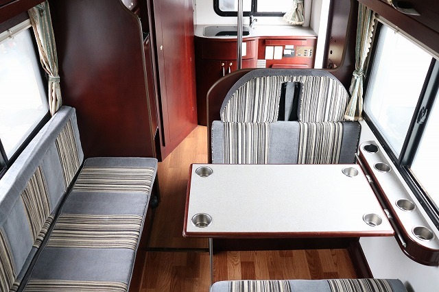 キャンピングカーキャブコン