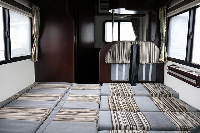 キャンピングカーキャブコン