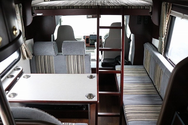 キャンピングカーキャブコン