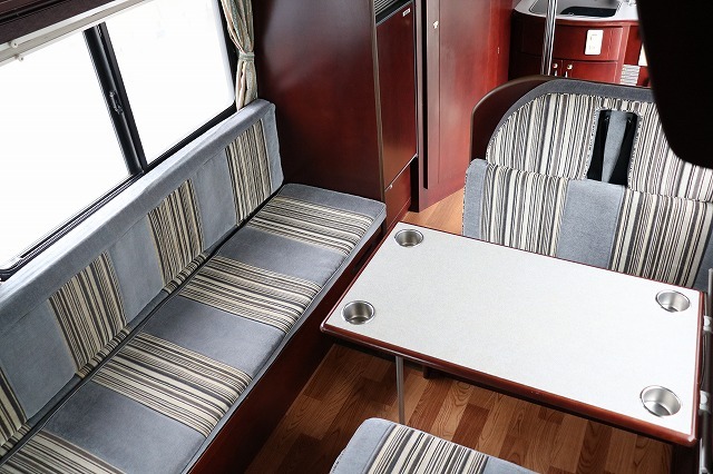 キャンピングカーキャブコン