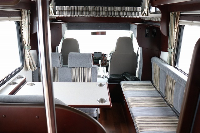 キャンピングカーキャブコン