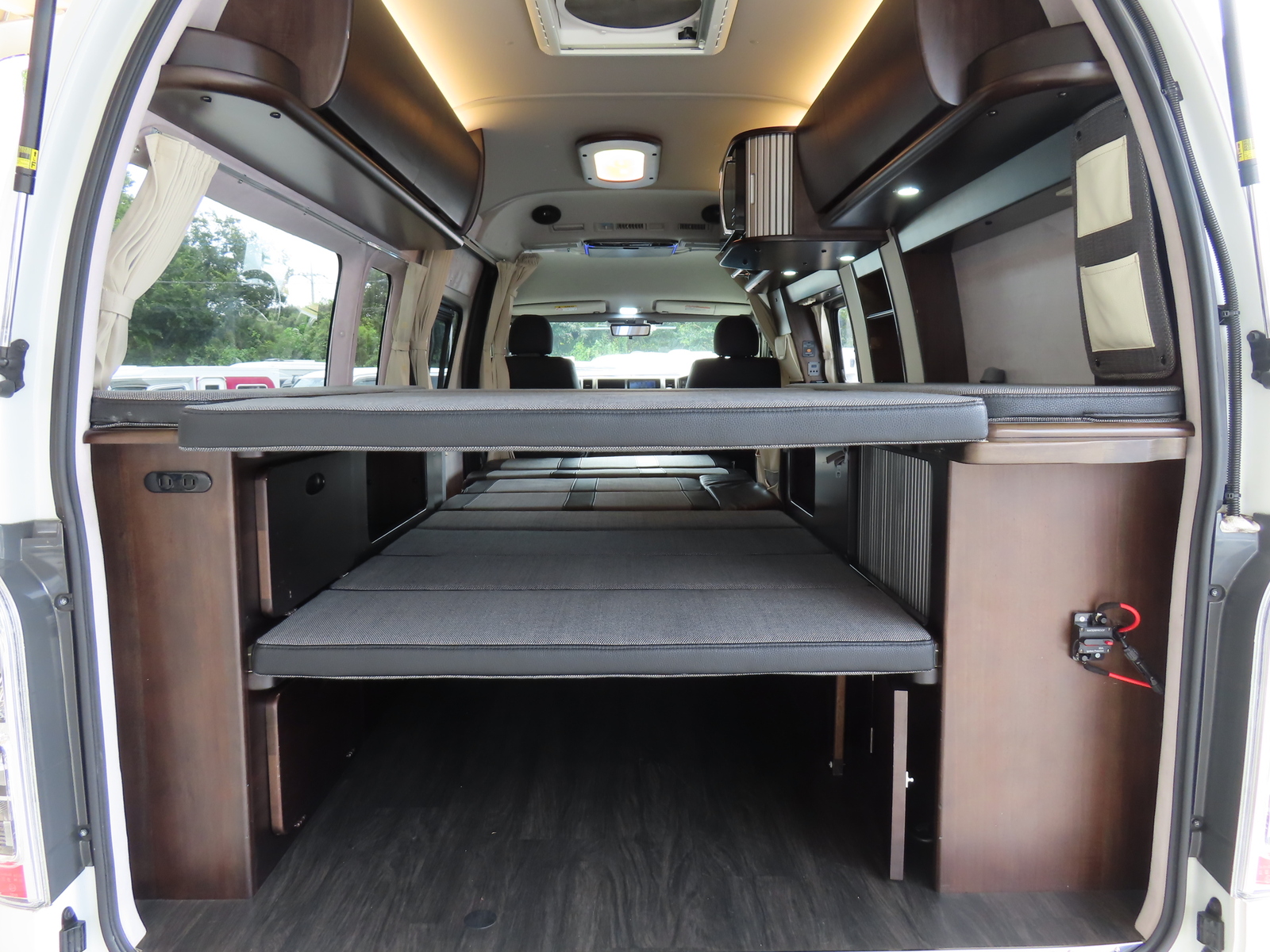 キャンピングカーバンコン