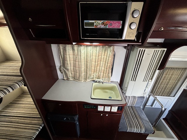 キャンピングカーキャブコン