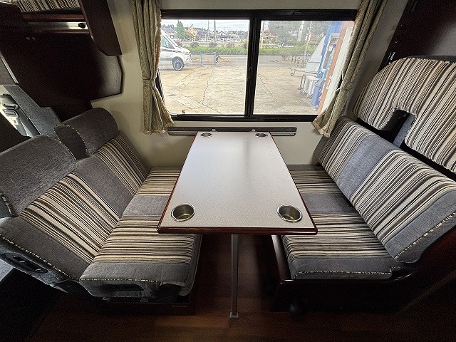 キャンピングカーキャブコン