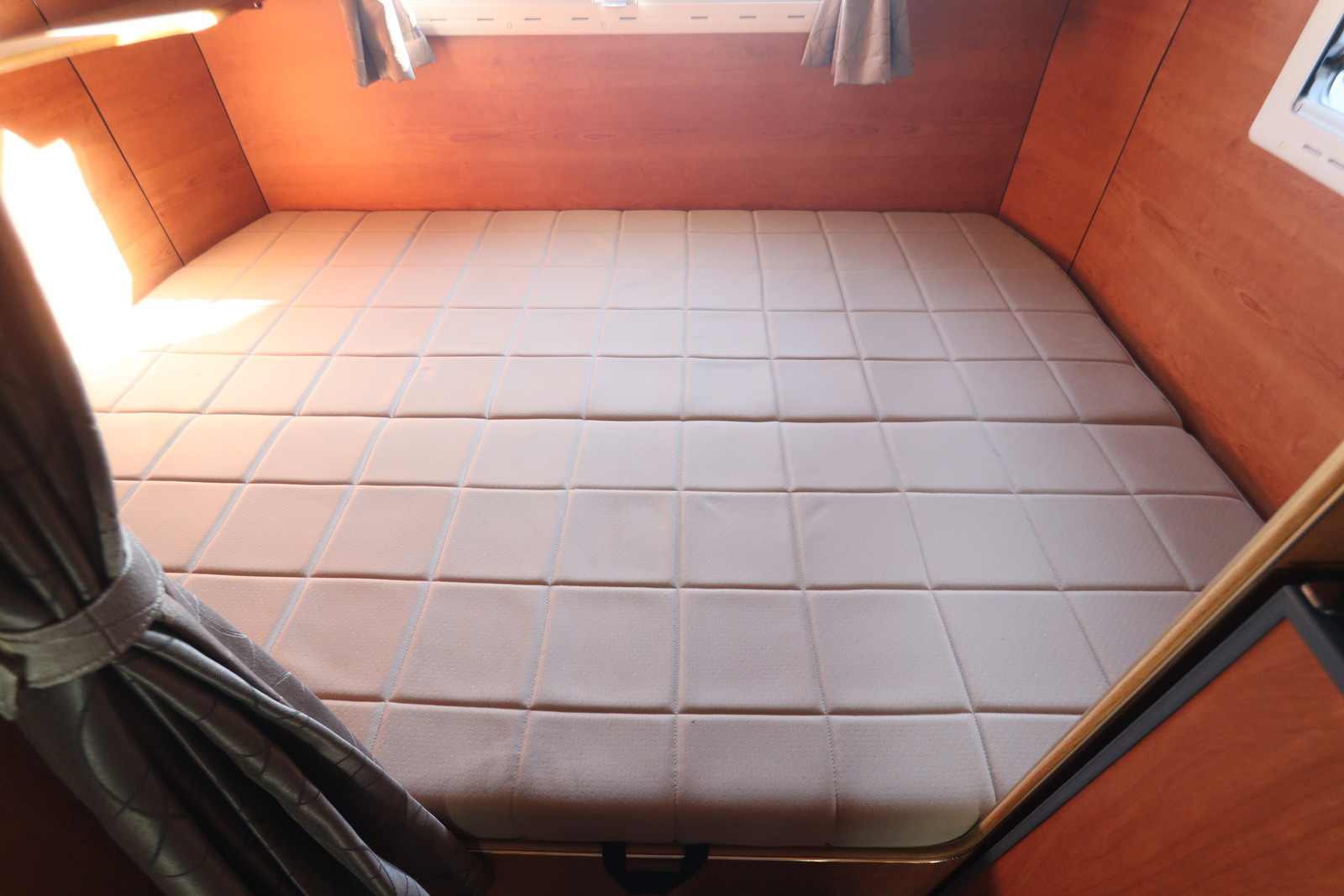 キャンピングカーバスコン