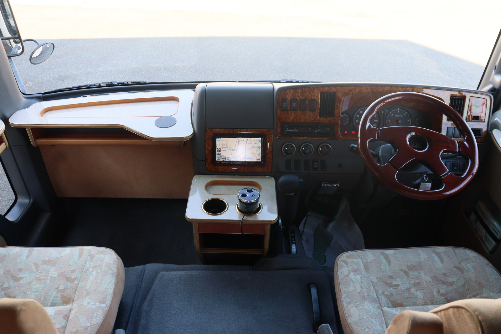 キャンピングカーバスコン