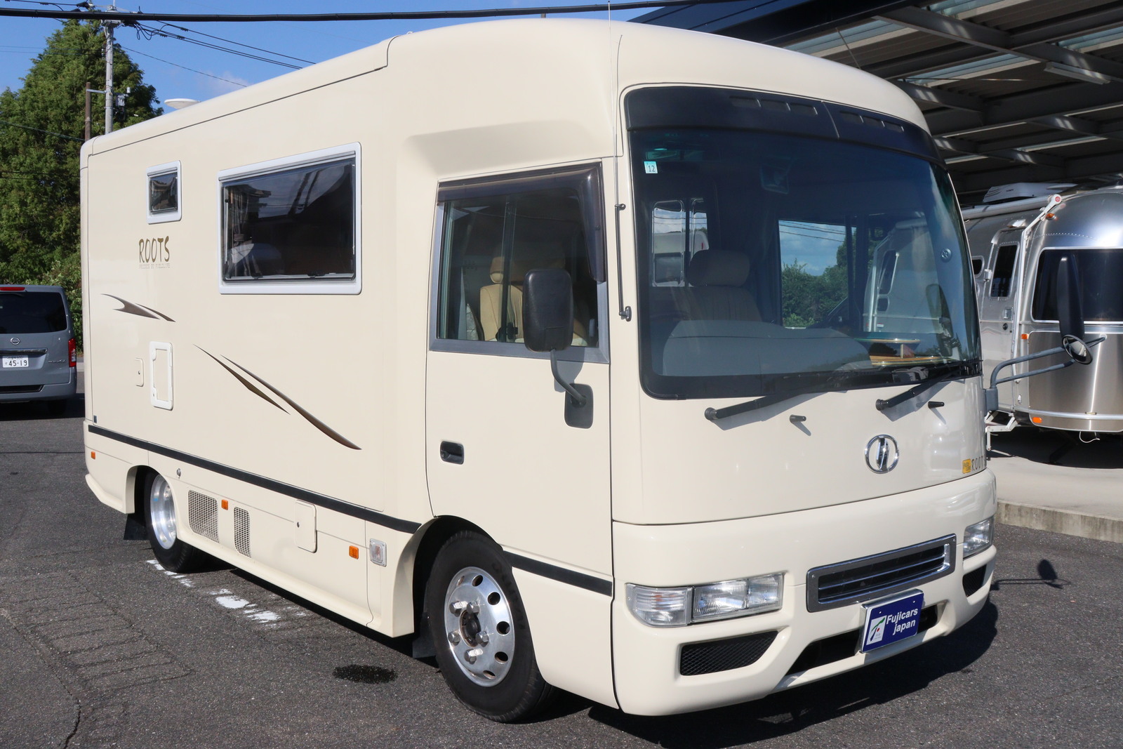 キャンピングカーバスコン