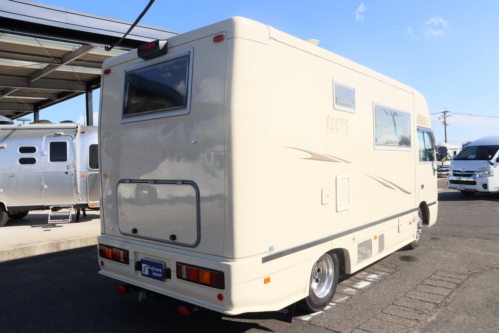 キャンピングカーバスコン