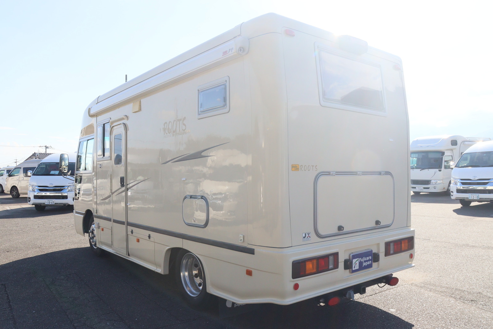 キャンピングカーバスコン