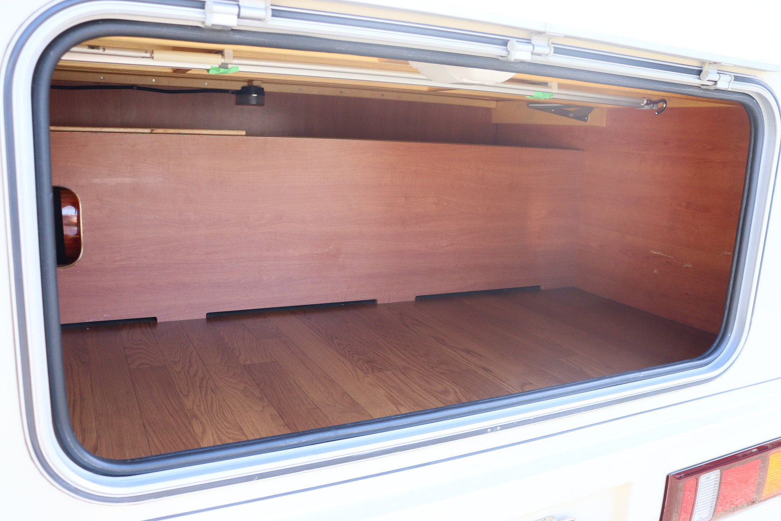 キャンピングカーバスコン