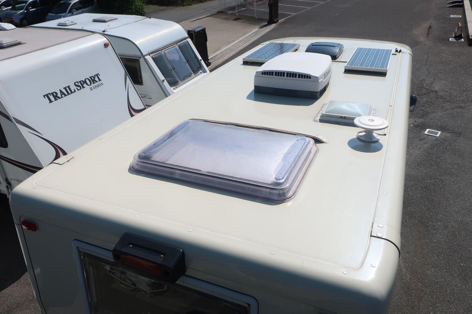 キャンピングカーバスコン