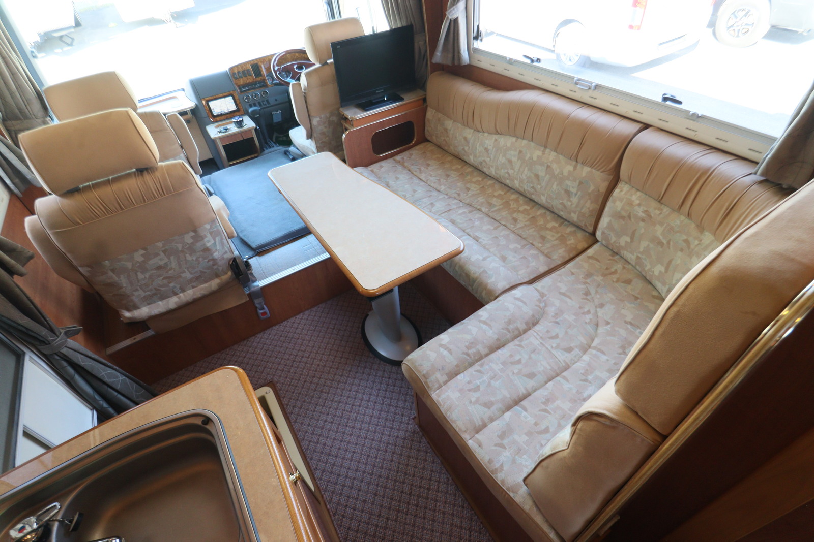 キャンピングカーバスコン