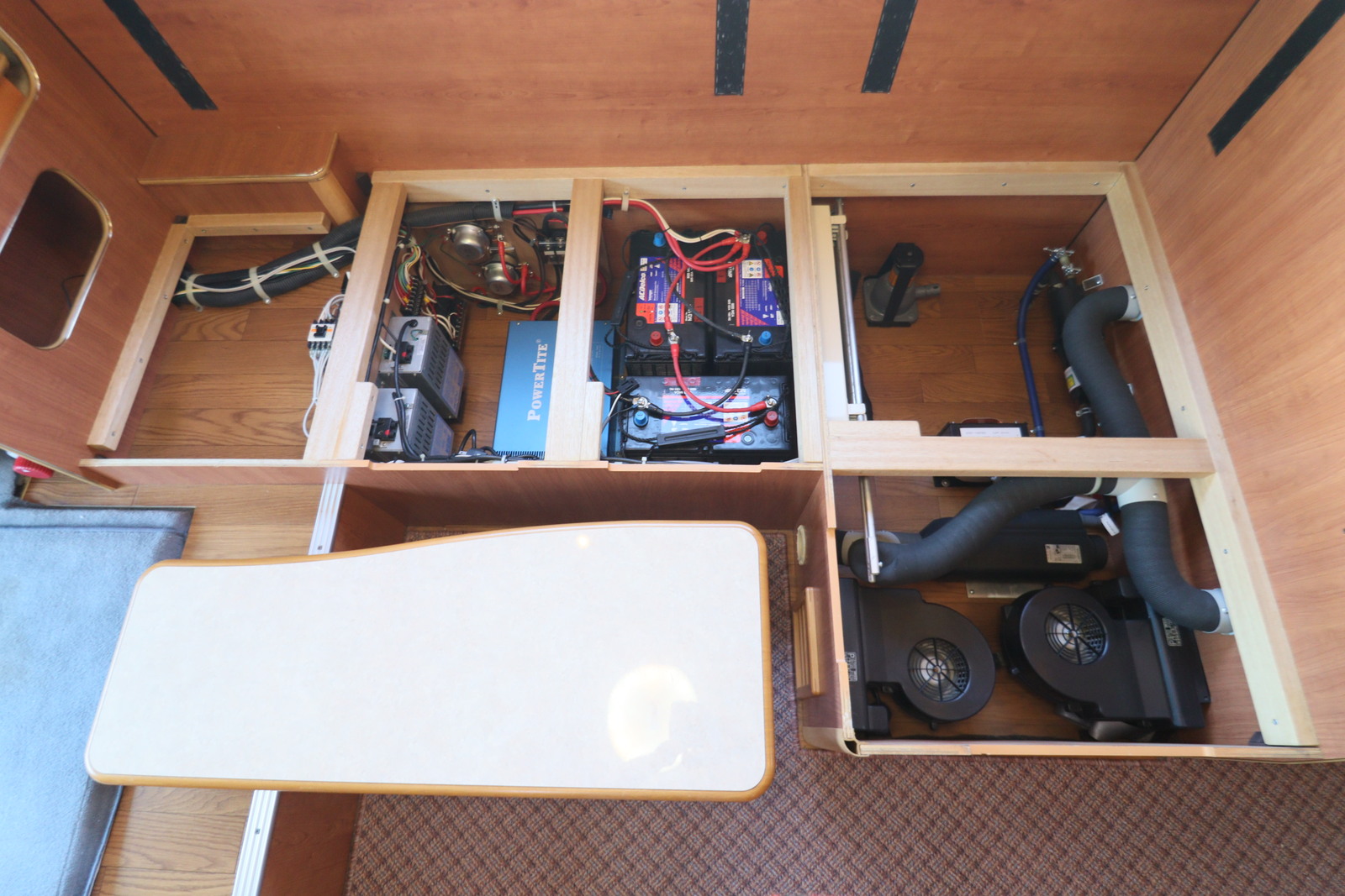 キャンピングカーバスコン