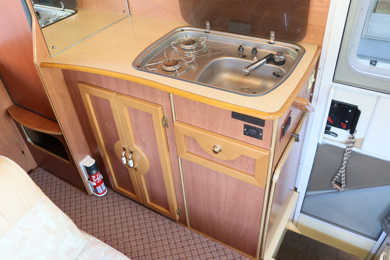 キャンピングカーバスコン