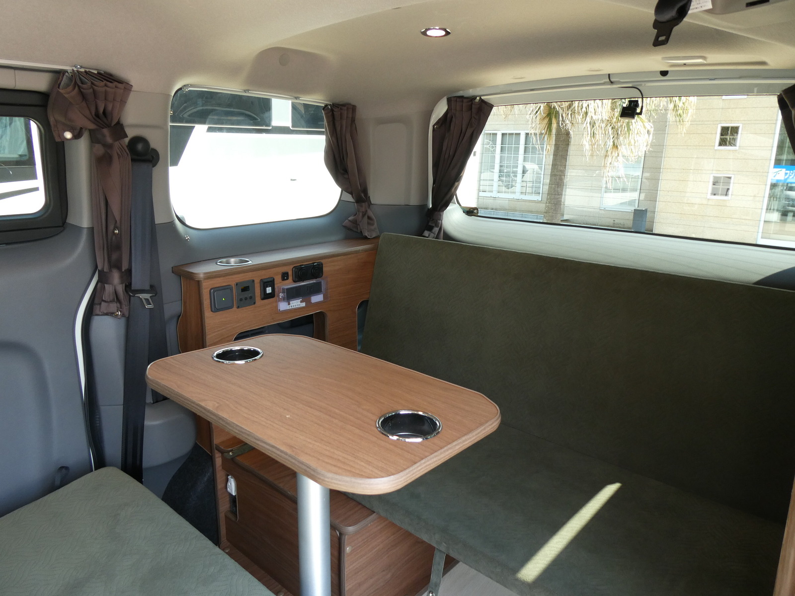 キャンピングカーバンコン