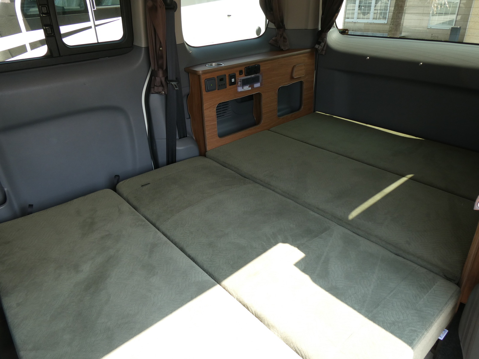 キャンピングカーバンコン