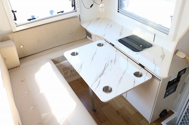 キャンピングカー軽キャンパー