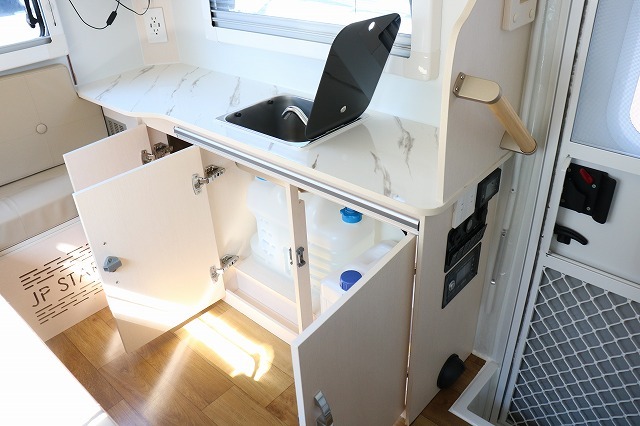 キャンピングカー軽キャンパー