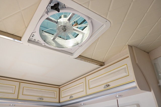 キャンピングカー軽キャンパー