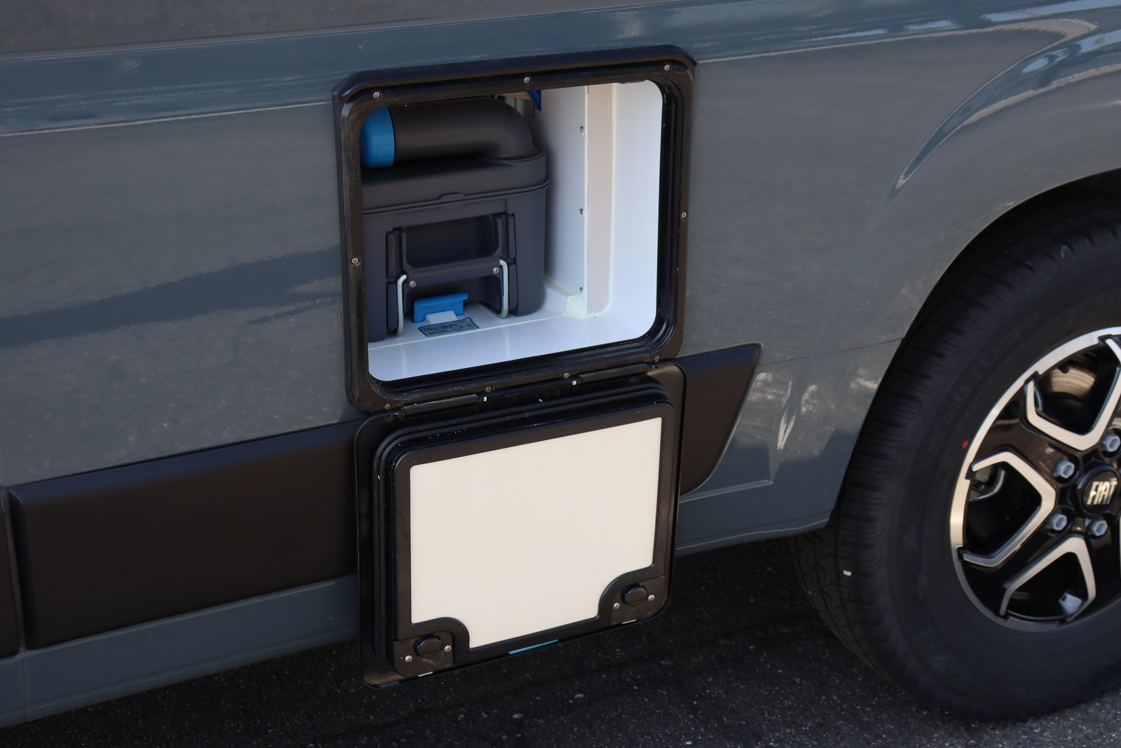 キャンピングカーバンコン