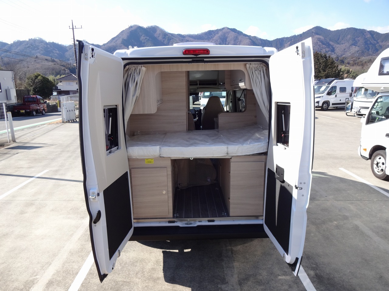 キャンピングカーバンコン