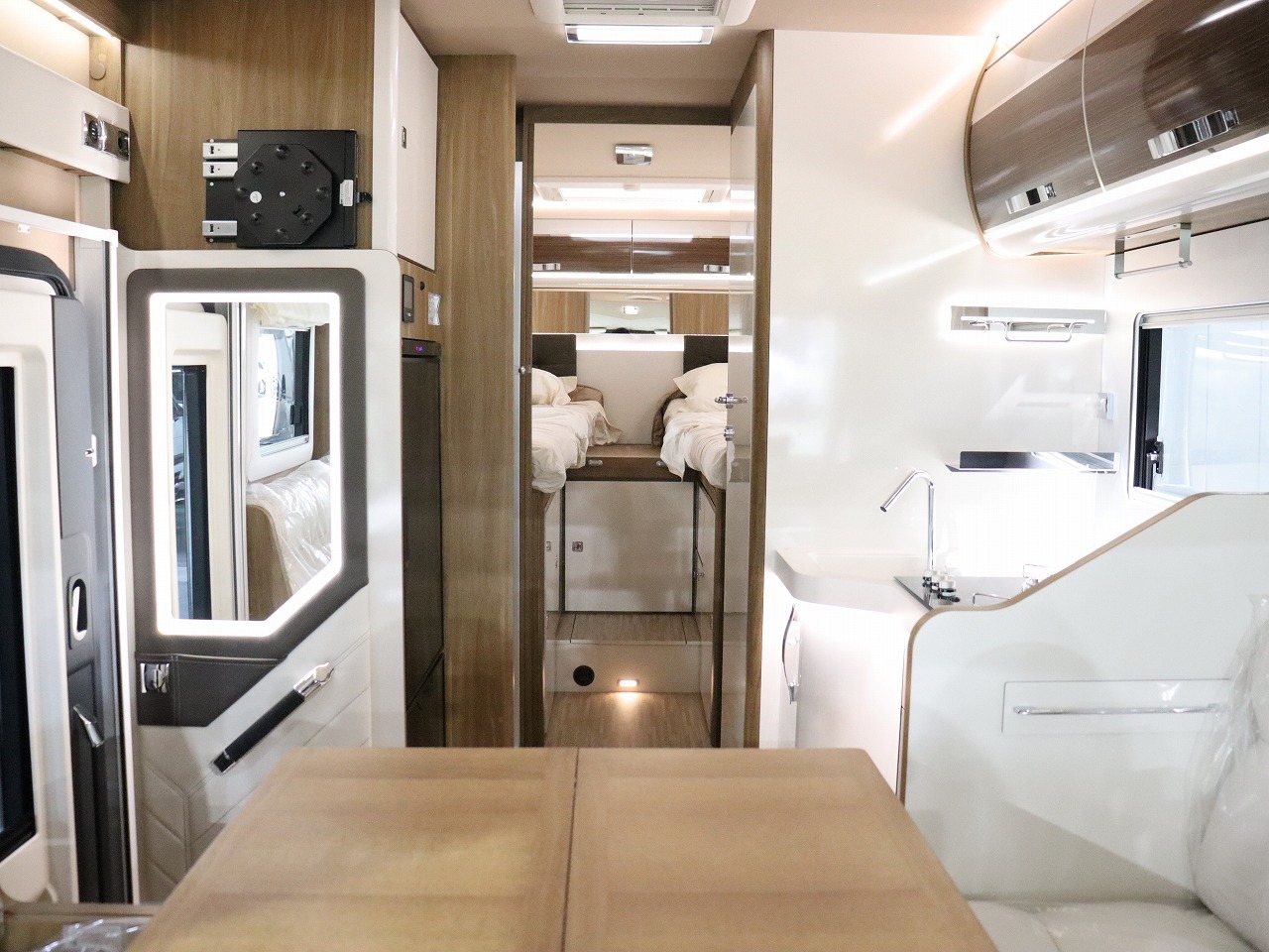 キャンピングカーバスコン