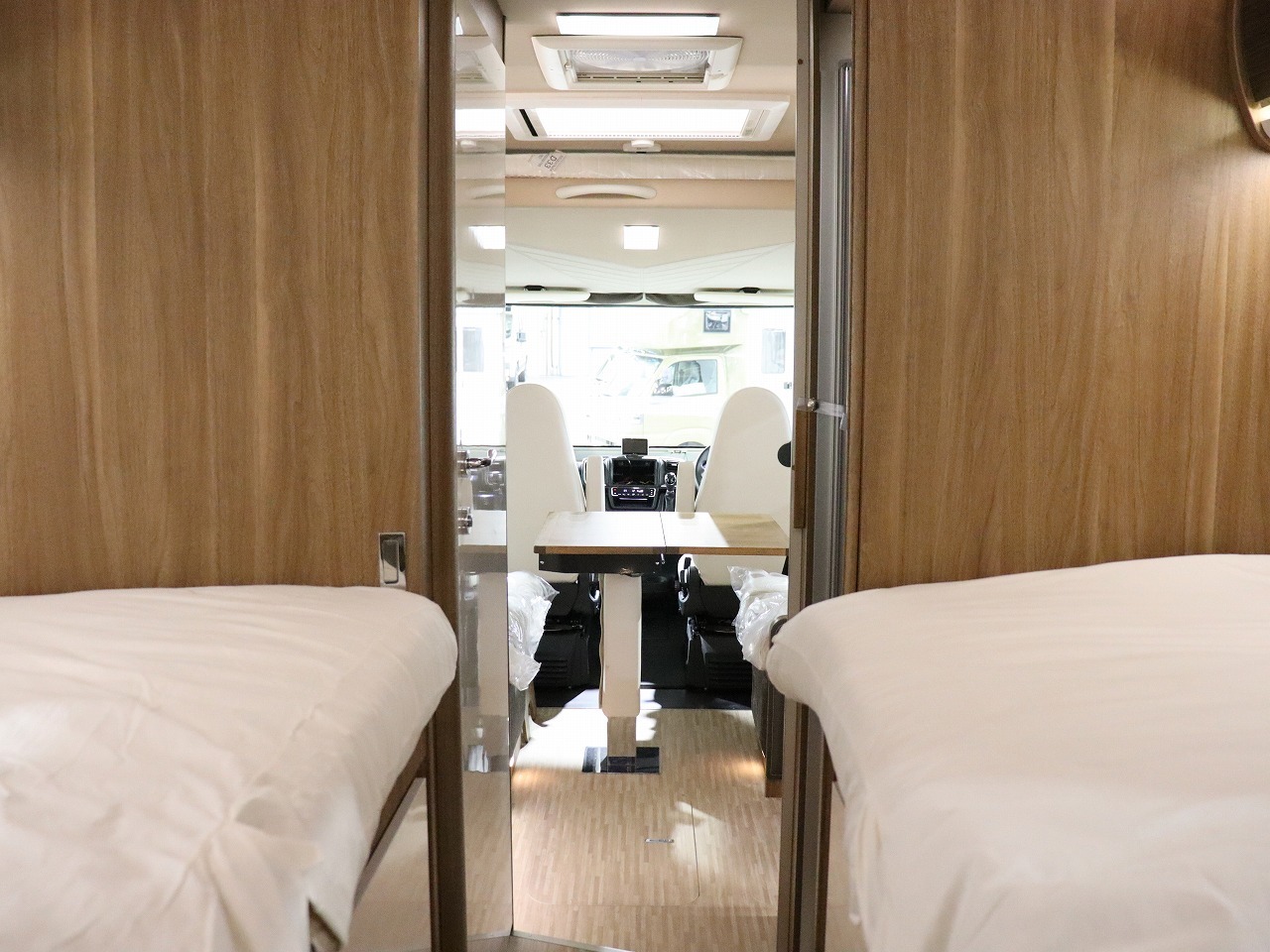 キャンピングカーバスコン