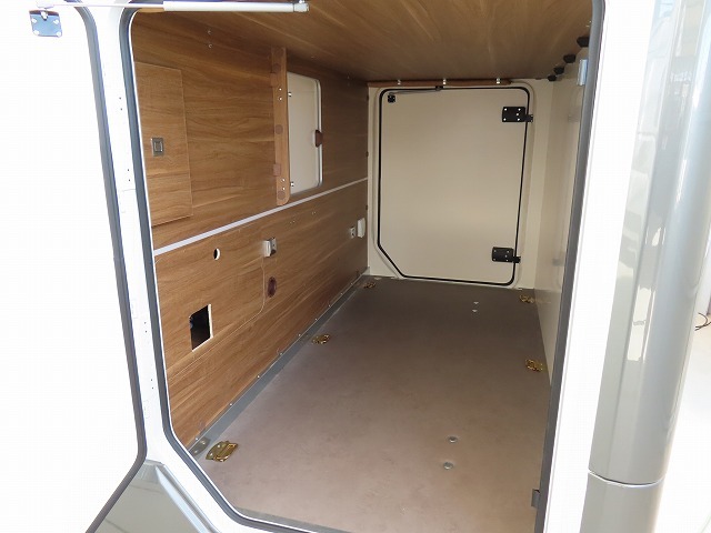 キャンピングカーバスコン