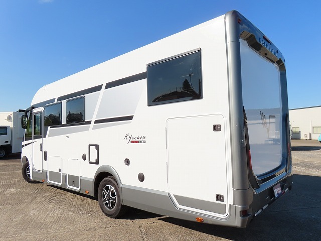 キャンピングカーバスコン