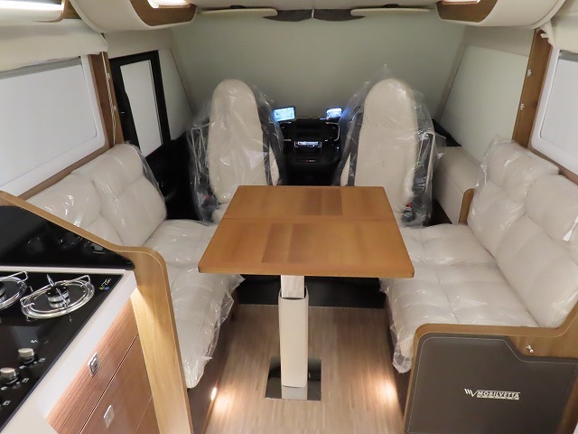 キャンピングカーバスコン