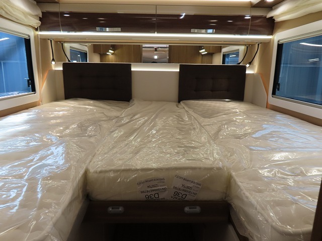 キャンピングカーバスコン