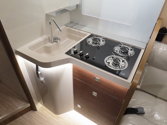 キャンピングカーバスコン