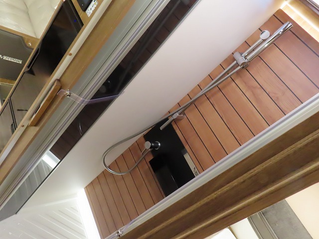 キャンピングカーバスコン