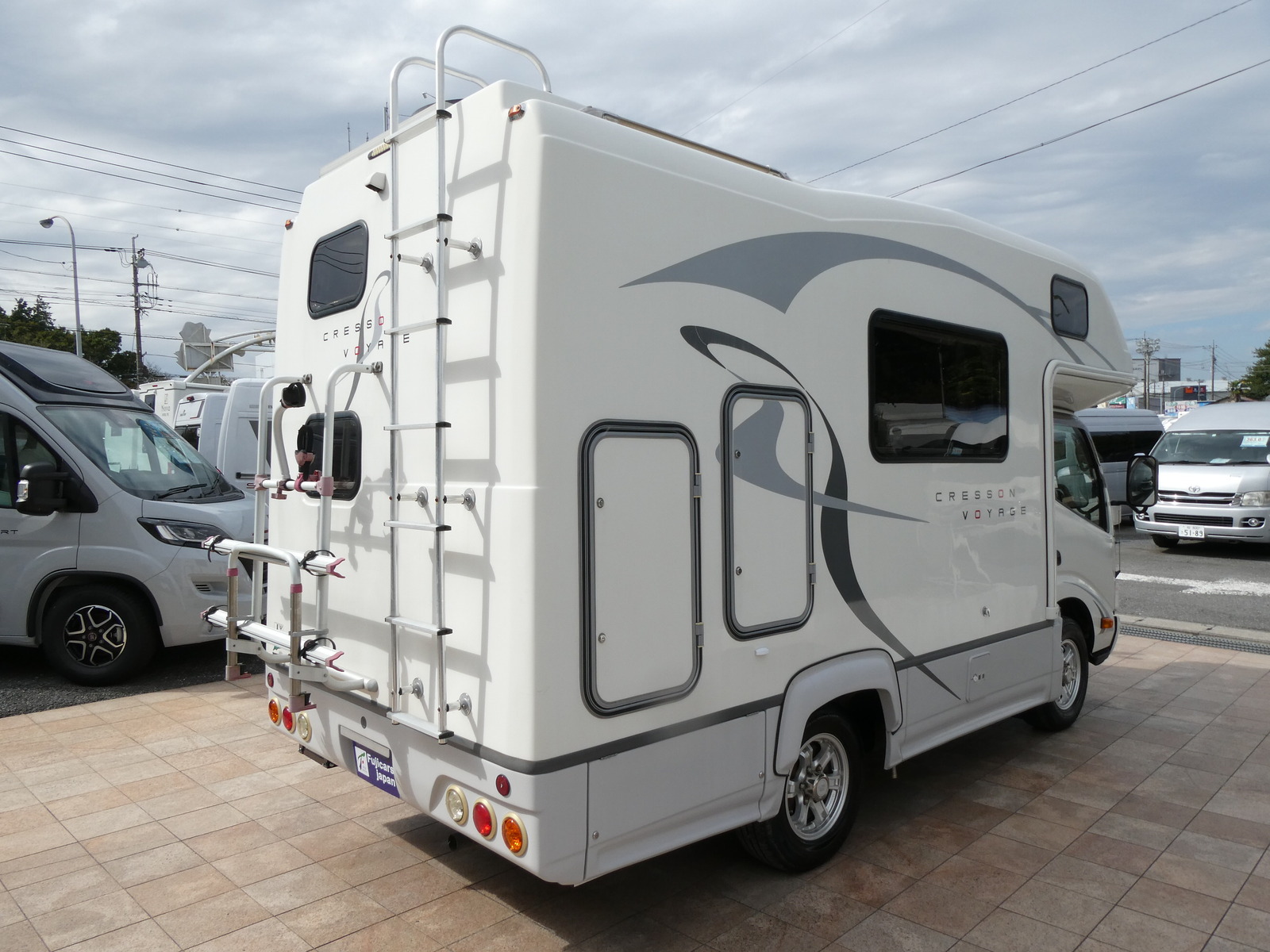 キャンピングカーキャブコン