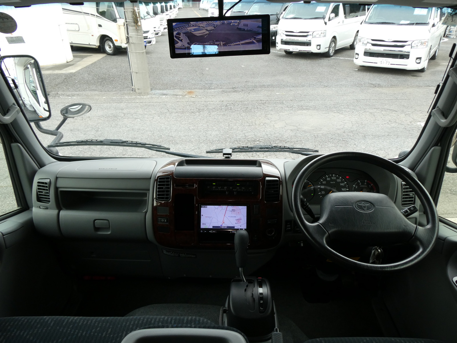 キャンピングカーキャブコン