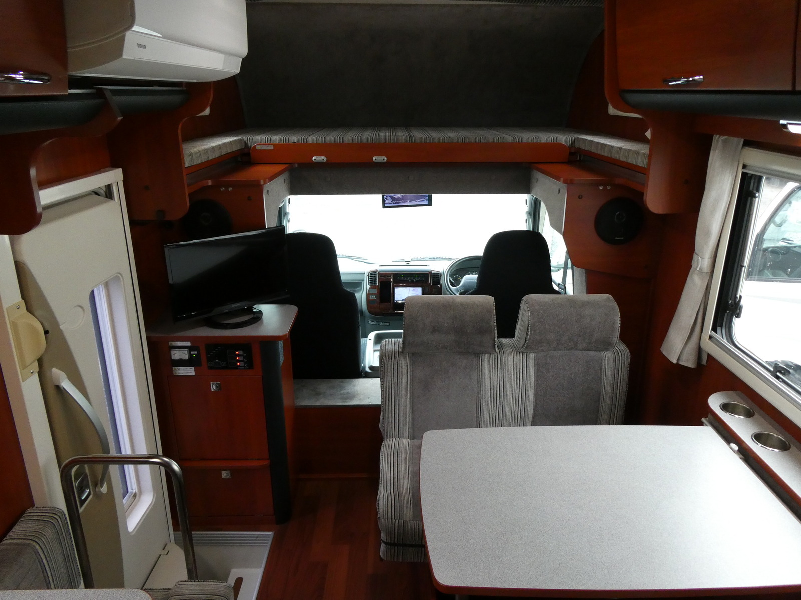 キャンピングカーキャブコン