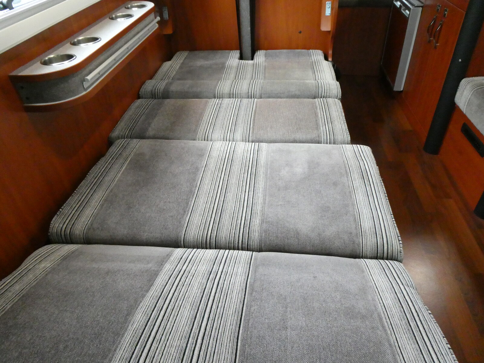 キャンピングカーキャブコン