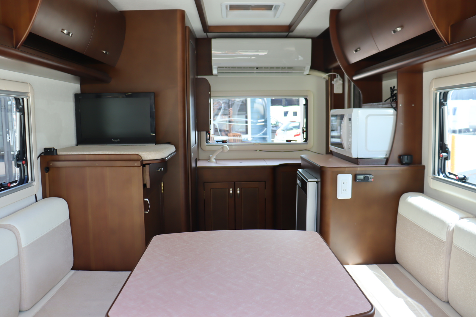 キャンピングカートレーラー