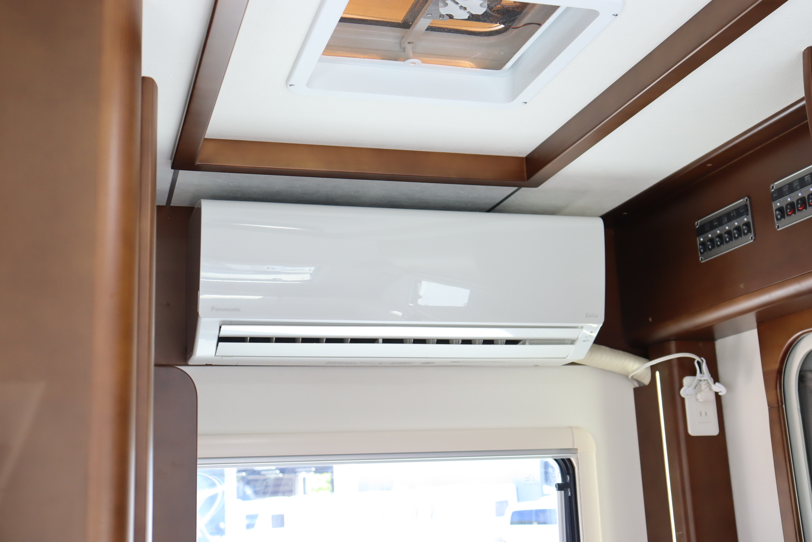 キャンピングカートレーラー