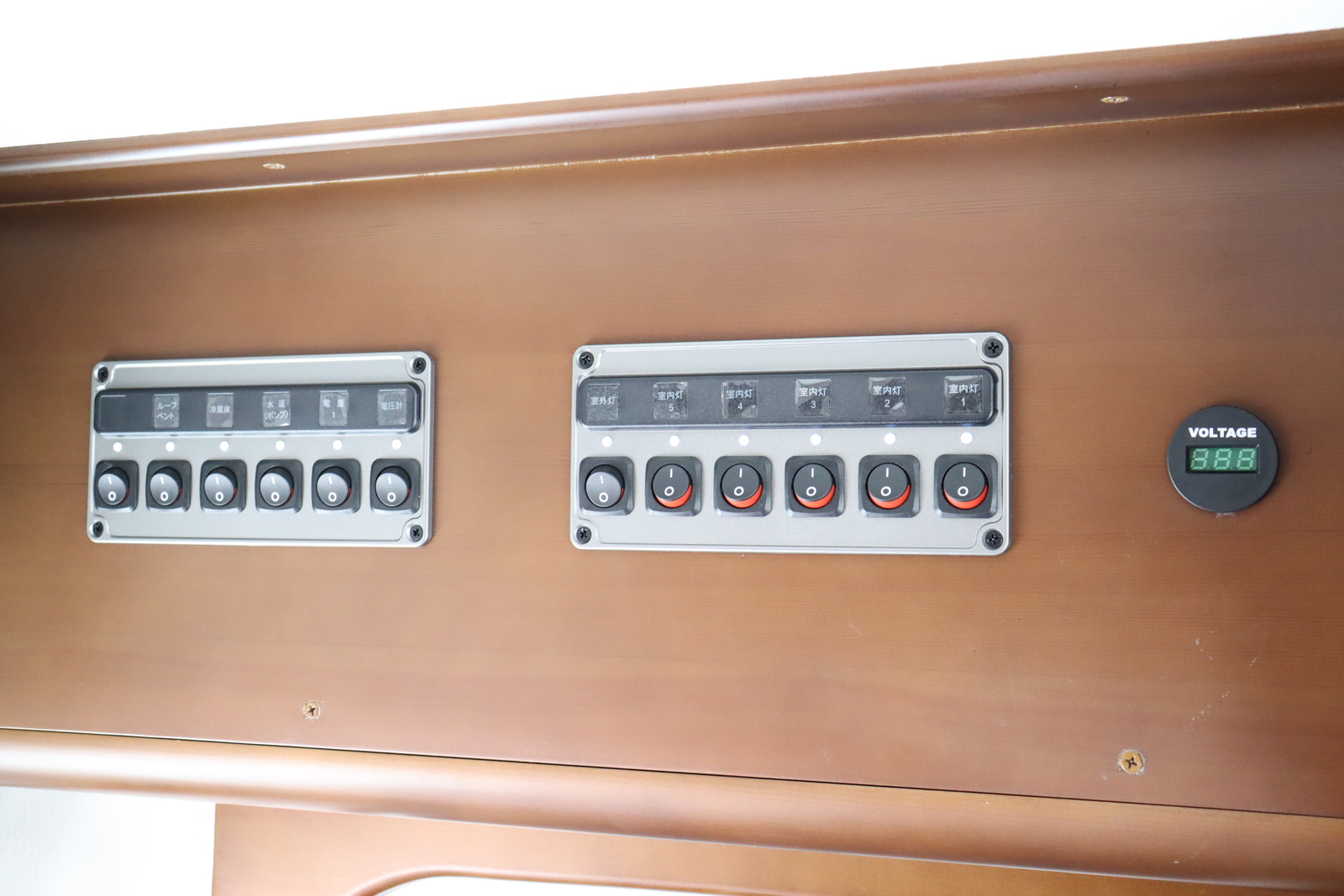 キャンピングカートレーラー