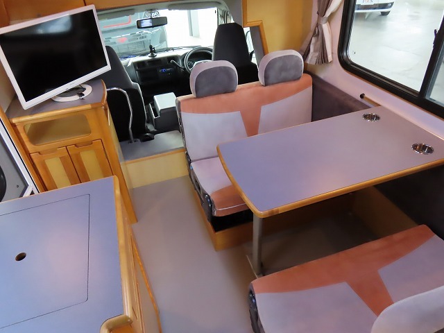 キャンピングカーキャブコン