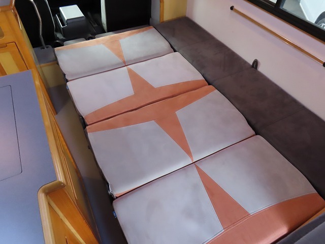 キャンピングカーキャブコン