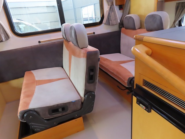 キャンピングカーキャブコン