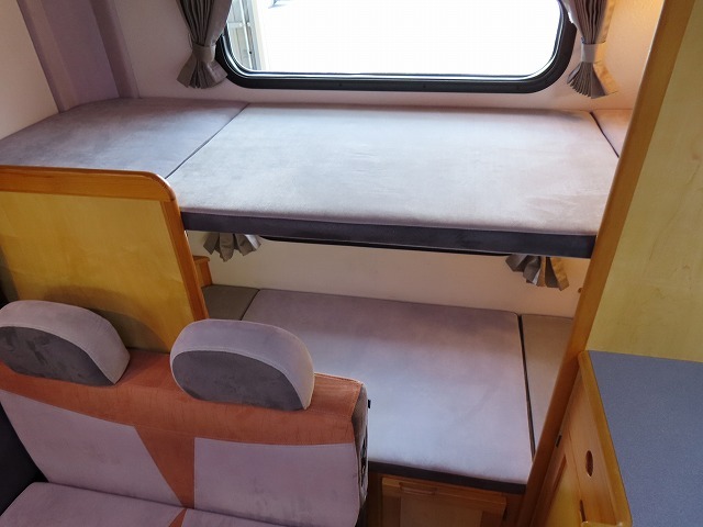 キャンピングカーキャブコン