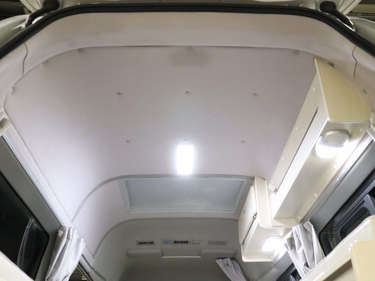 キャンピングカーバンコン