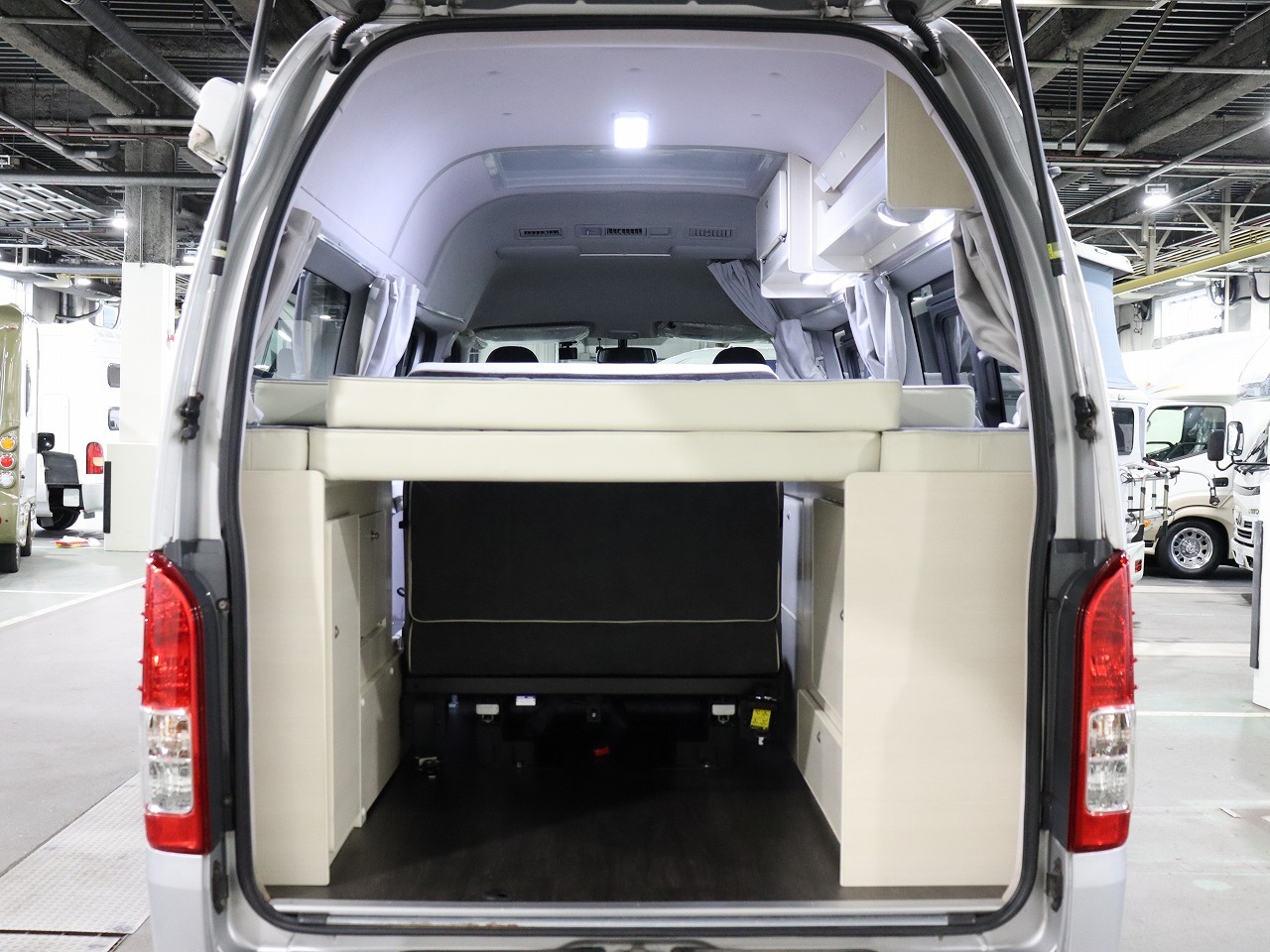 キャンピングカーバンコン