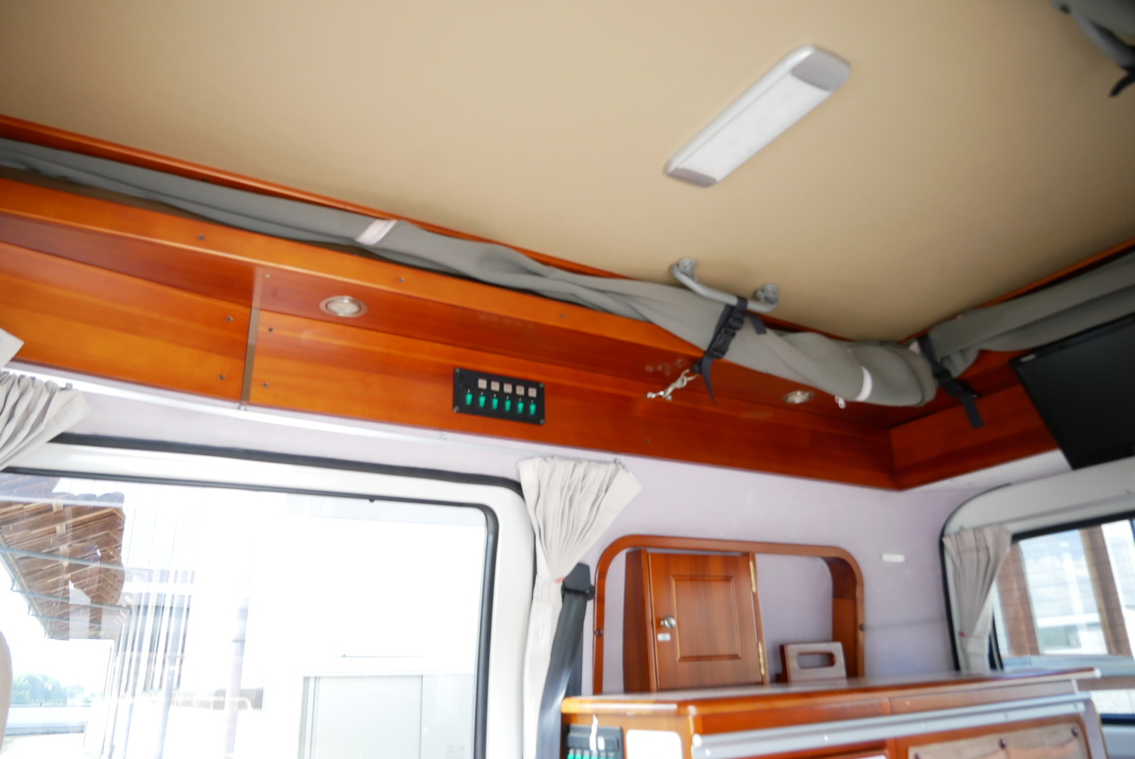 キャンピングカーバンコン