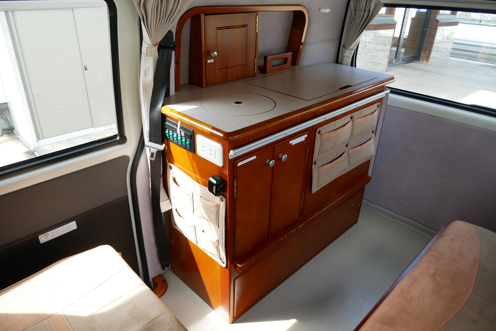 キャンピングカーバンコン